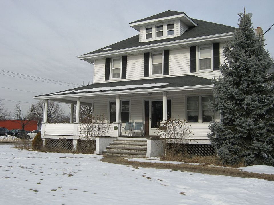 1st image of 194 Main St
