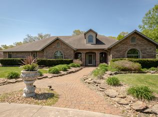 1712 W Riverfork Dr, Nixa, MO 65714