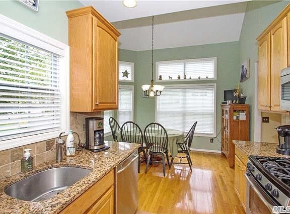 5th image of 220 Kettles Ln