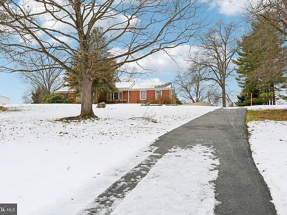 4th image of 24140 Doreen Dr