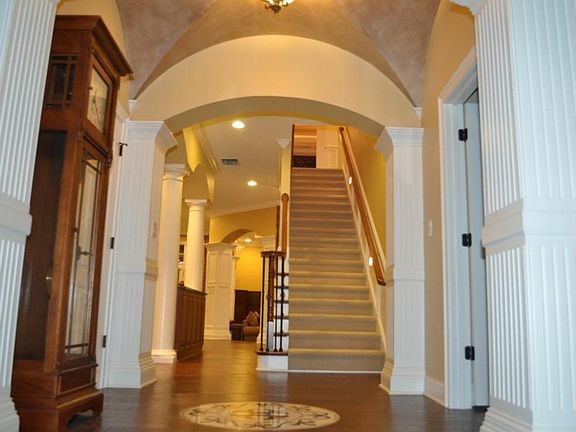 4th image of 6709 Beekman Pl W