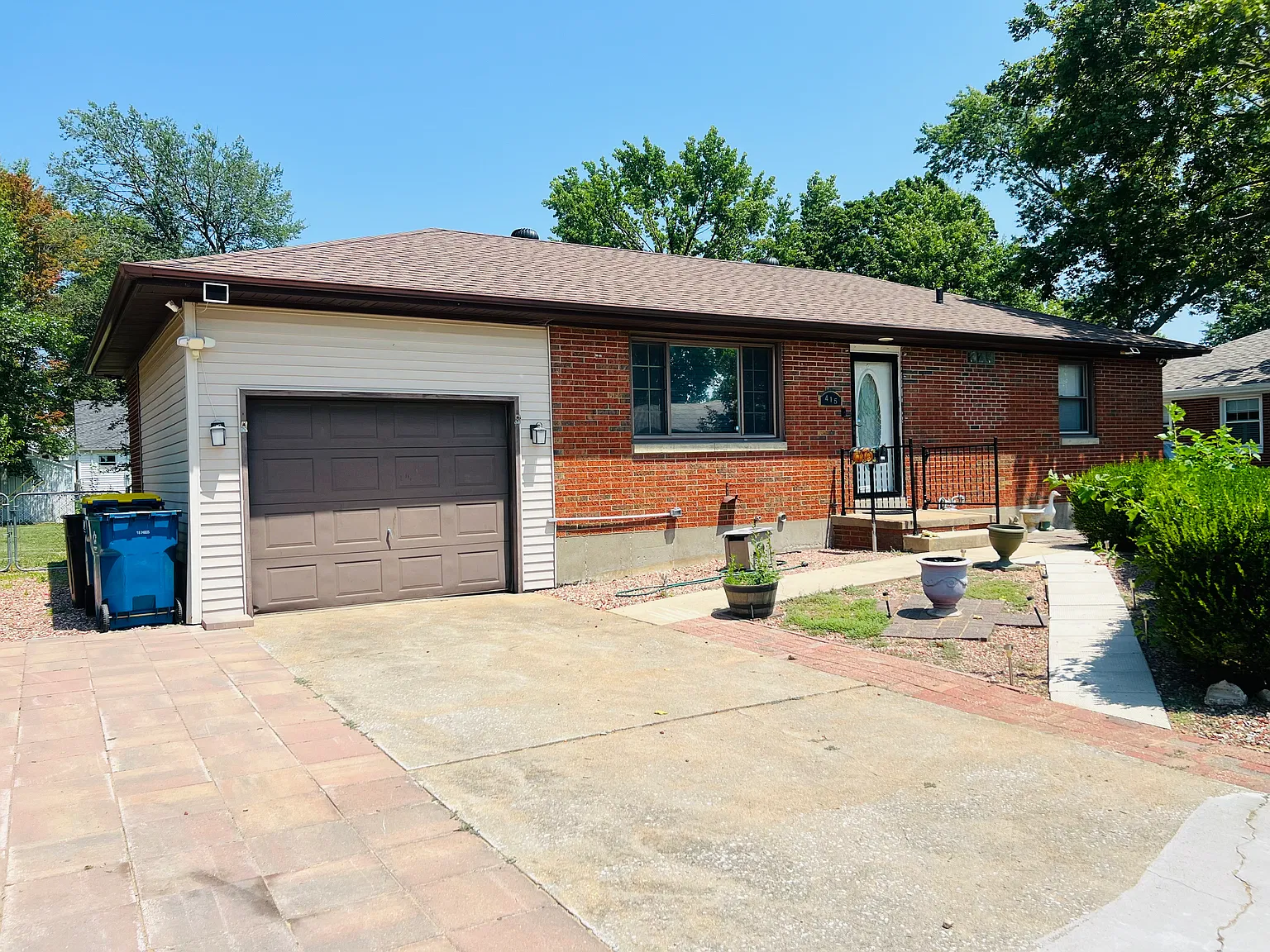 3 bed, 1000 sqft, $1,700 — Photo 2