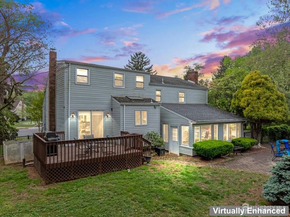 14 Sterling Ct, East Brunswick, NJ 08816