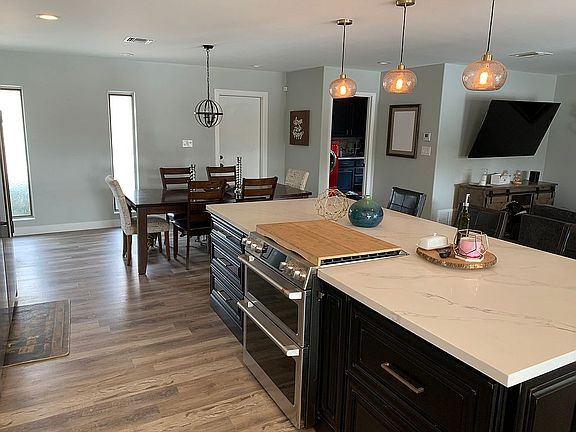5th image of 701 W Gleneagles Dr