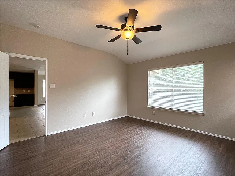 5921 Snow Creek Dr — Photo 11