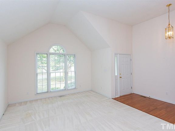2nd image of 406 Brook Creek Dr