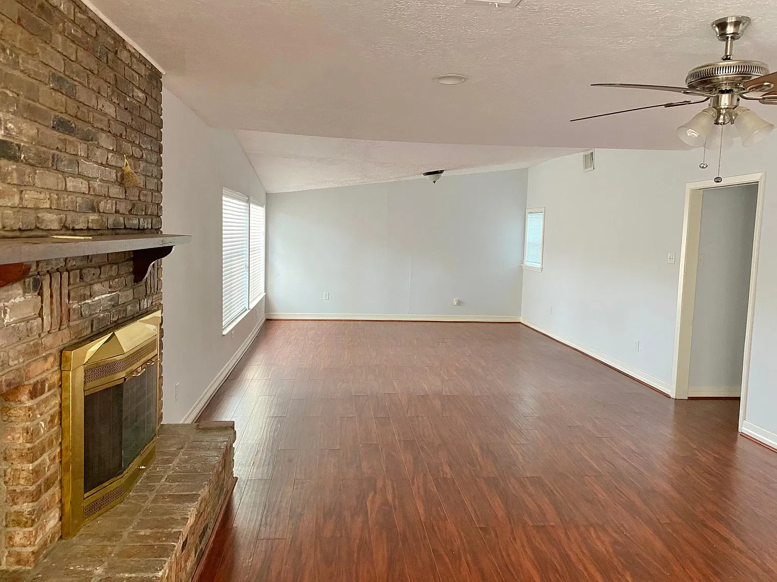 3 bed, 2038 sqft, $2,400 — Photo 2