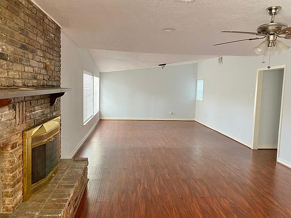 Huge living room area, almost 500 square feet!