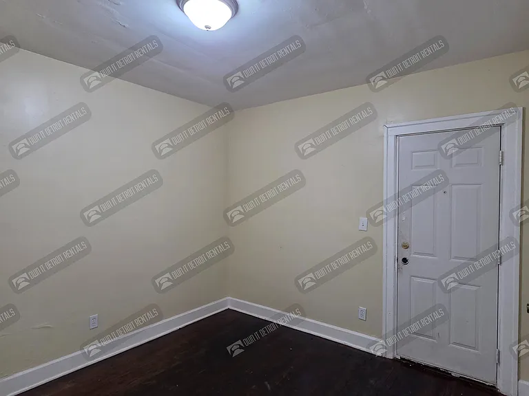 13918 Roselawn St — Photo 13