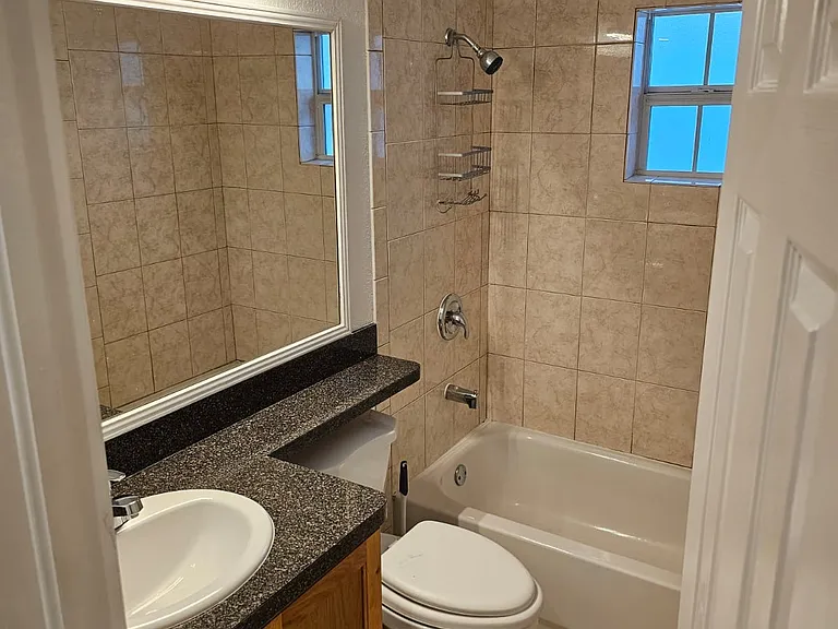 921 Cypress Ave — Photo 8
