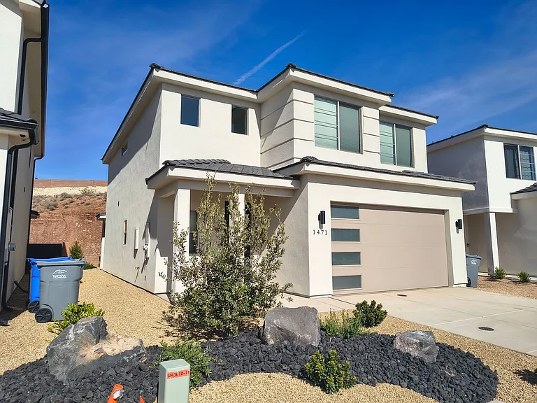1471 E White Desert Dr — Photo 1