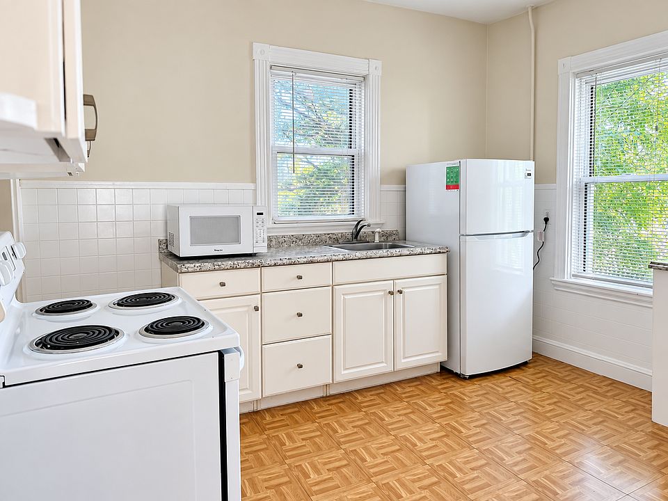 1st image of 65 Catherine St Unit 65