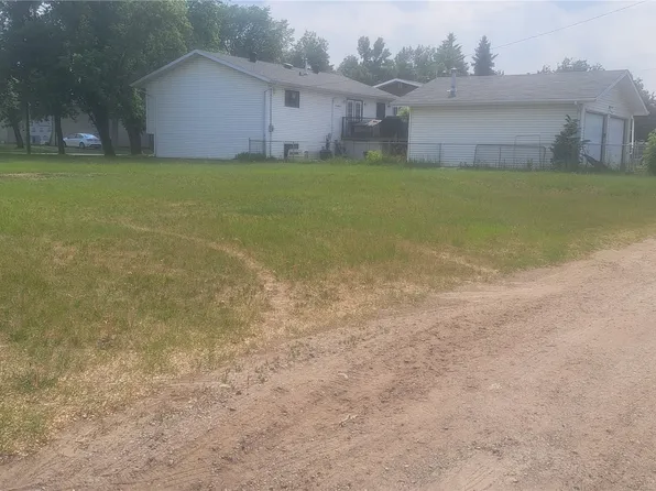 2441 6th Avenue E, Prince Albert, SK S6V 7P6
