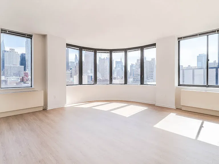 505 W 54th St #825 — Photo 9