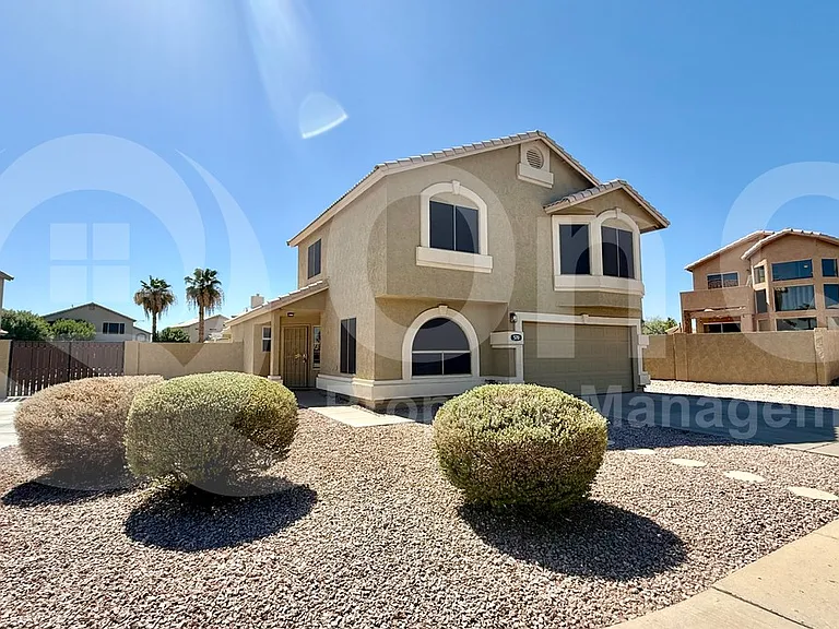 570 S Williams Pl — Photo 2