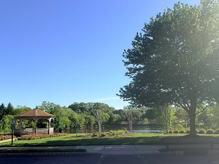 12 Fiddlers Elbow Ct — Photo 35