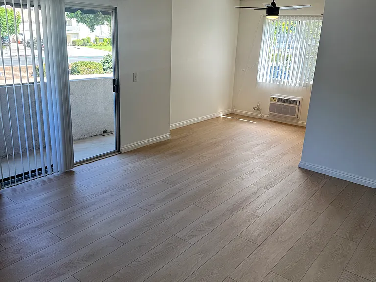 Venice Apartments — Photo 13