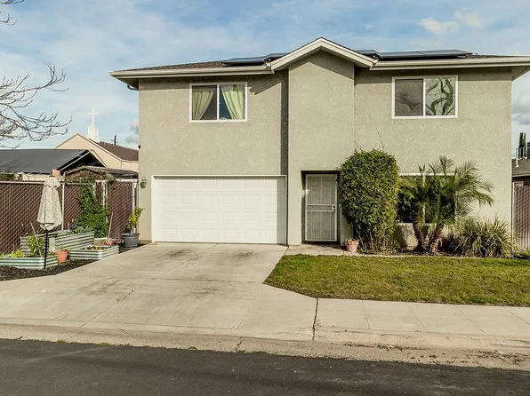 621 Oxford Ave, Clovis, CA 93612