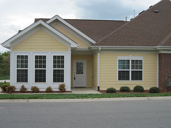 2nd image of 3325 Abbey Walk Ln