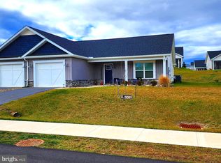 653 Dripping Spring Dr, Hedgesville, WV 25427