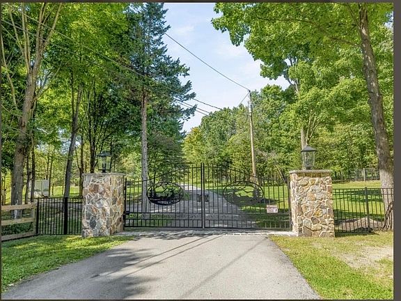 3rd image of 21 Distillery Rd