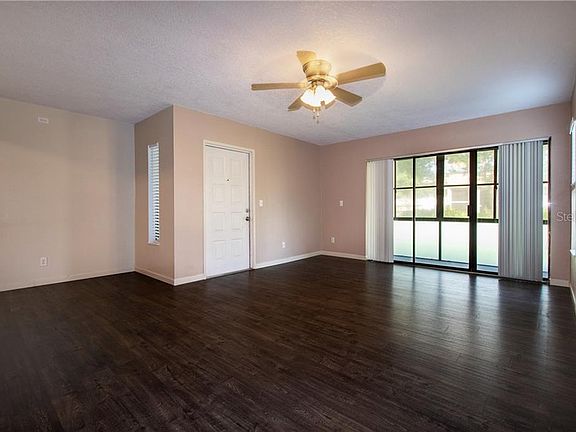 5th image of 954 Courtyard Ln Unit 81