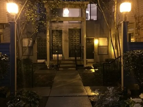 21740 Indian Creek Dr #1, Farmington Hills, MI 48335