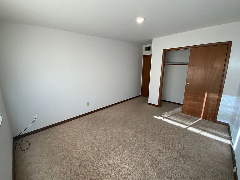 Library Place Apartments — Photo 5