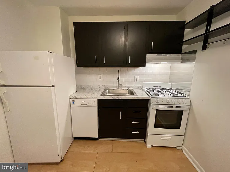 792 S Front St #B — Photo 8