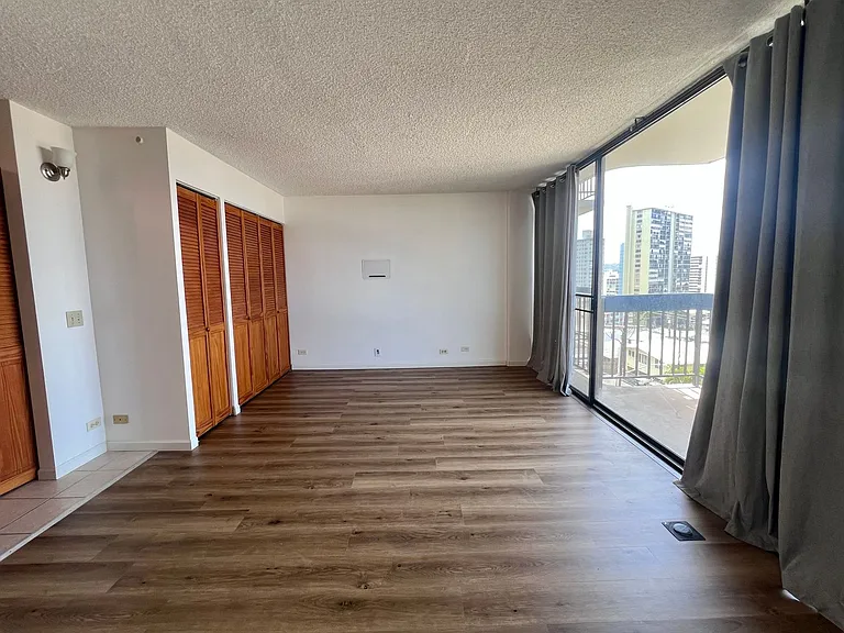 1560 Thurston Ave #503 — Photo 4