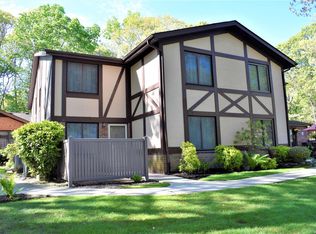 27 Birchwood Rd #6, Coram, NY 11727