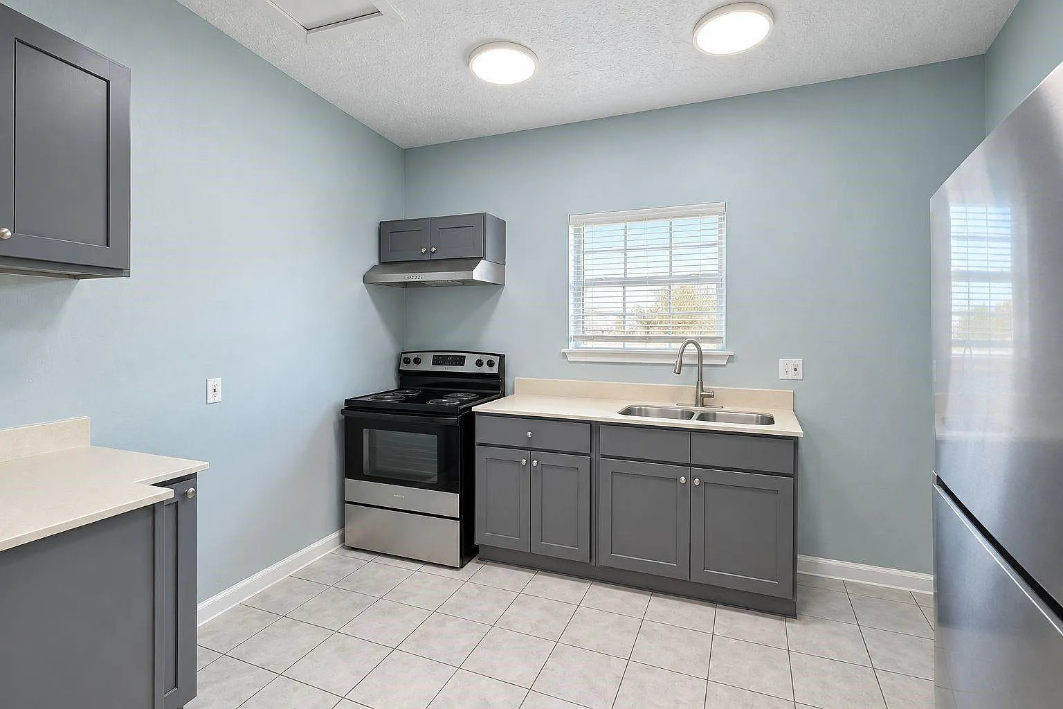 2 bed, 2.0 bath, 800 sqft, $1,800 — Photo 3