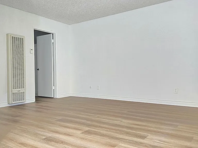120 - 801 E Palmer Ave — Photo 19