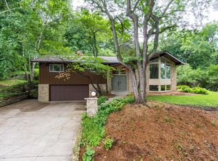 N1960 Wedgewood Dr E, La Crosse, WI 54601