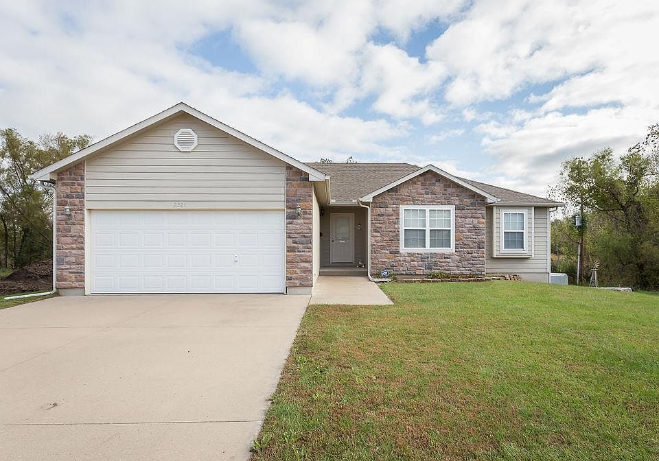 1st image of 2321 Valley View Dr