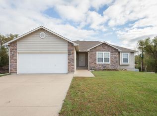 2321 Valley View Dr, Tonganoxie, KS 66086