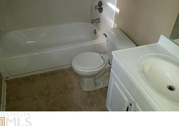 4th image of 3301 Grand Central Dr
