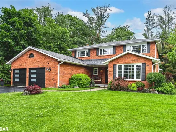 26 Lilac Ln, Springwater, ON L9X 0N4