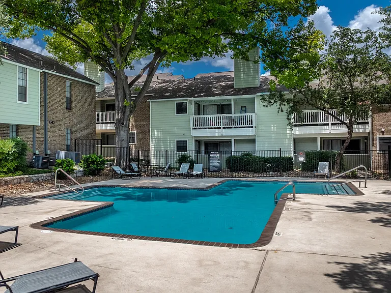 Austin Pointe Apartments — Photo 10
