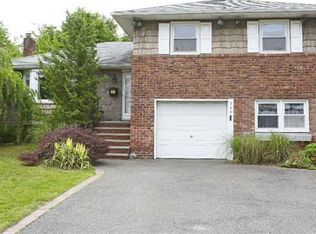 949 Old Britton Rd, Bellmore, NY 11710