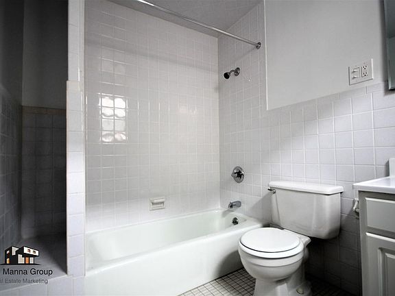 3rd image of 339 Manhattan Ave #2