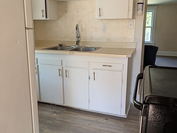 4th image of 5611 Jefferson Ave #2