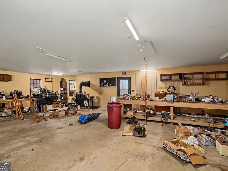 241 Busbin Rd — Photo 30
