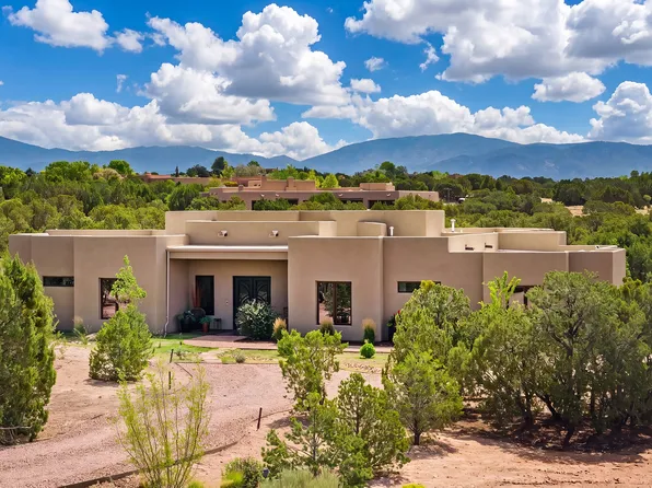 4 Rain Dance Ct, Santa Fe, NM 87506