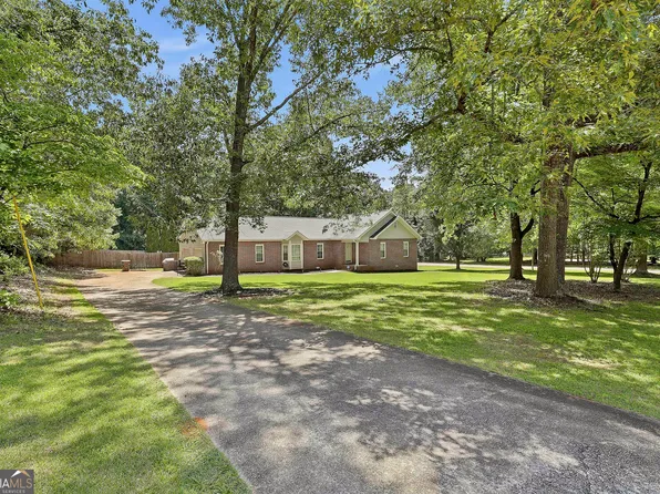 215 Firethorn Ln, Fayetteville, GA 30215