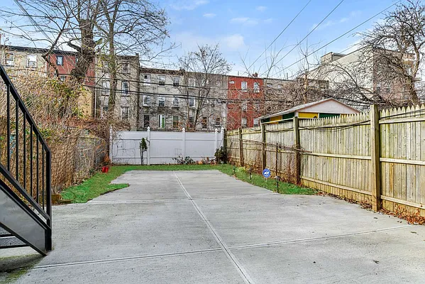 Rented by Compass | media 18