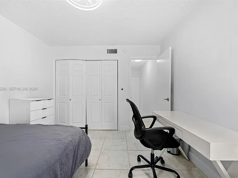 515 SW 3rd St #6 — Photo 7
