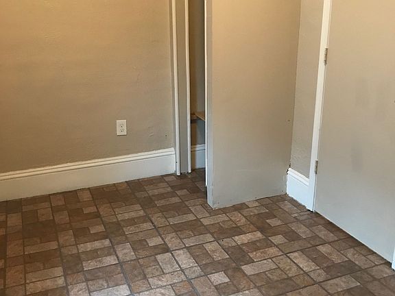 3rd image of 2150 W 83rd St #Up