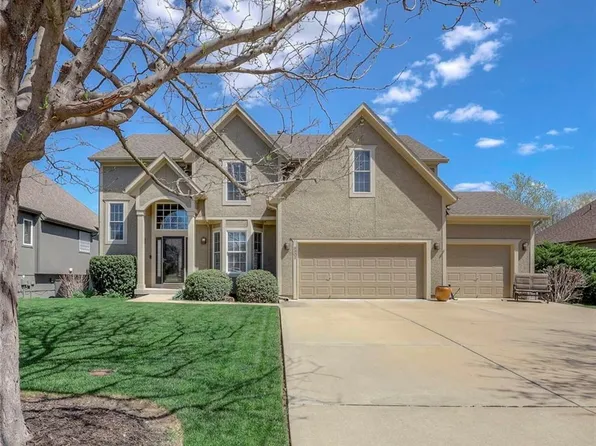 9905 Woodstock St, Lenexa, KS 66220