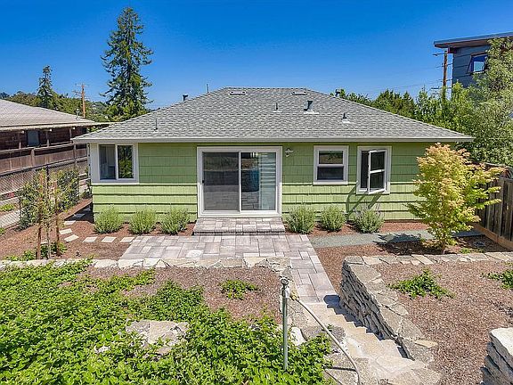 4th image of 434 Lakeview Way